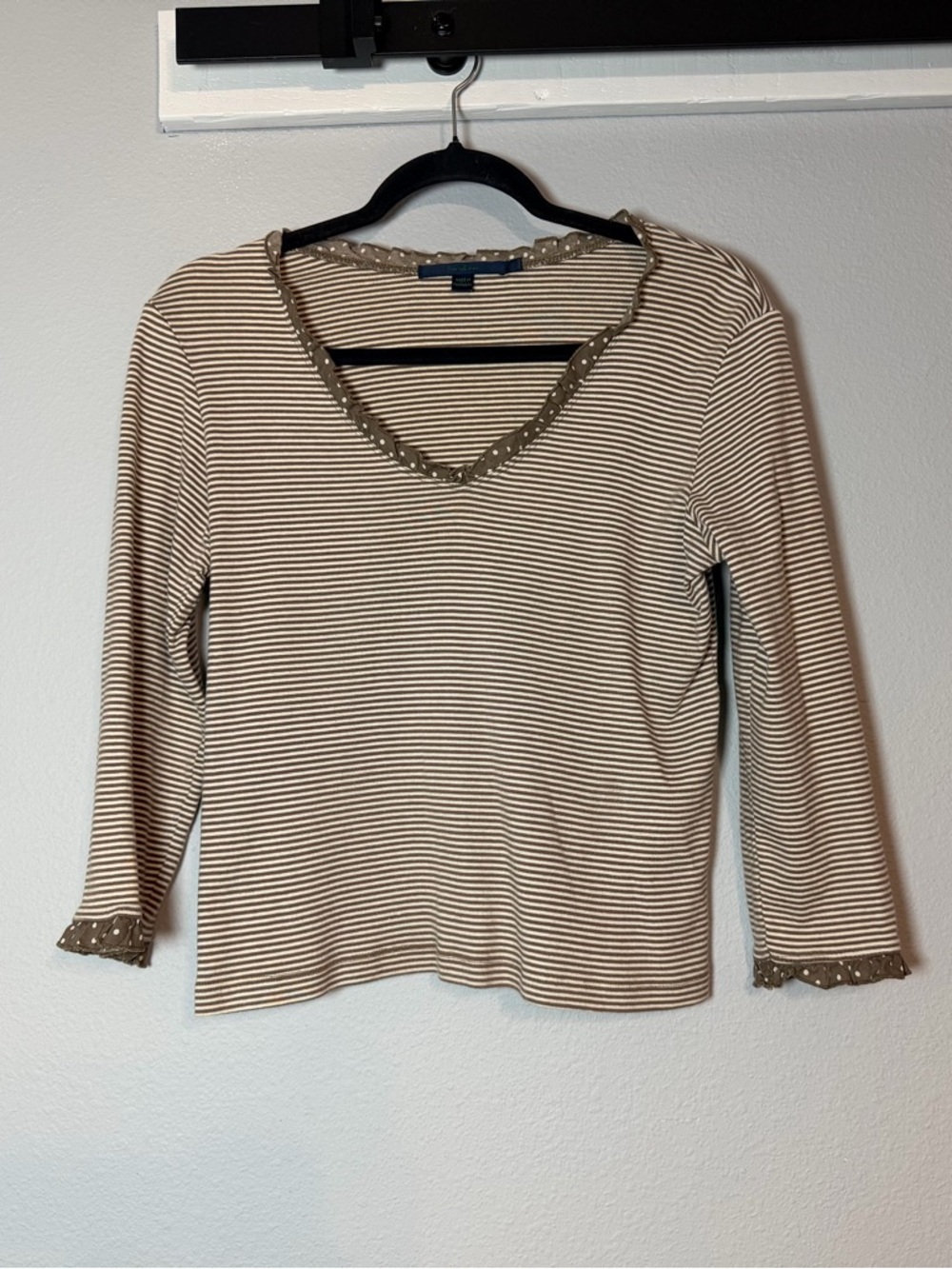 Boden Striped V-Neck Long Sleeve Top Size 14 Brown White Polka Dot Ruffles Mod